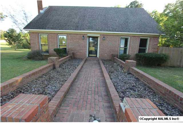  2011 Crestview Dr Se, Decatur, Alabama  photo