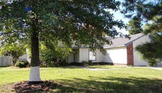  632 Dell Circle, Lowell, AR photo