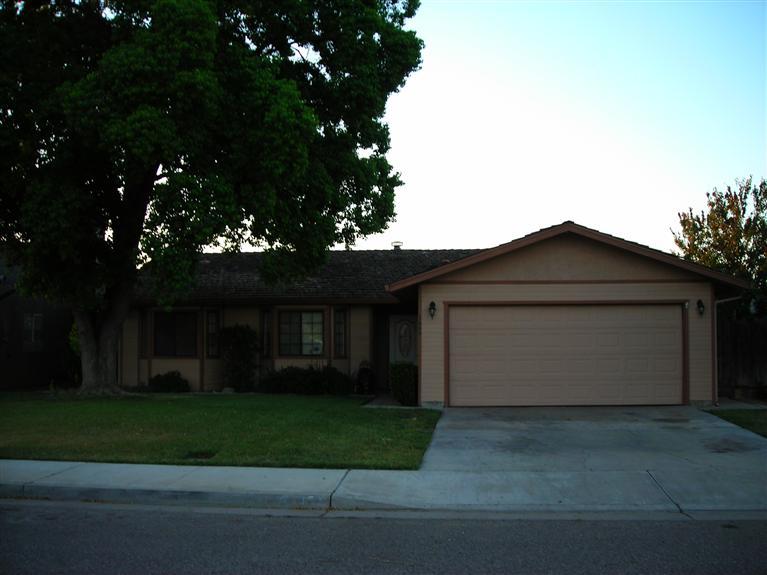  1045 Brentwood Ave, Gustine, CA photo