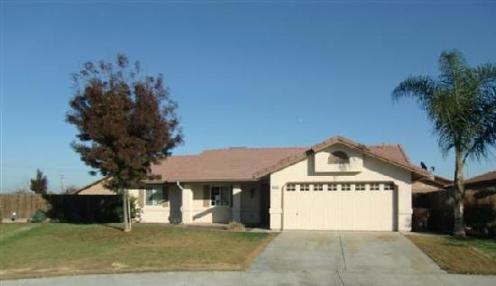  494 Molly Court, Shafter, CA photo