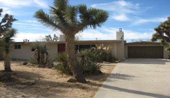 7976 Palm Ave, Yucca Valley, CA photo