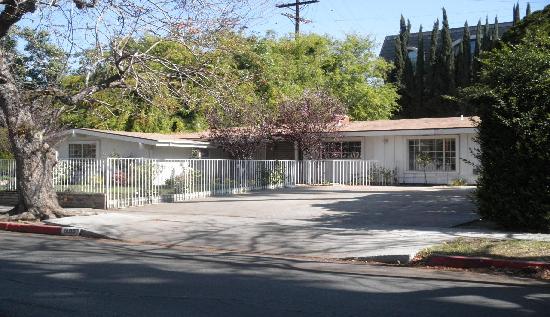  5016 Abbeyville Avenue, Woodland Hills, CA photo