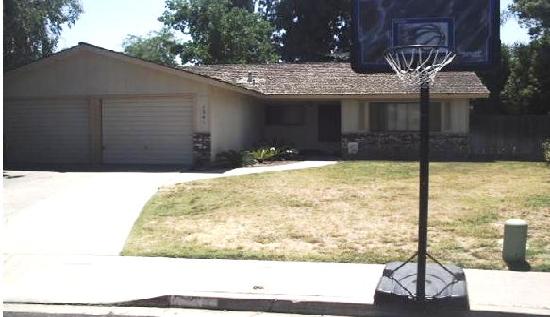  1345 West Seeger Court, Visalia, CA photo