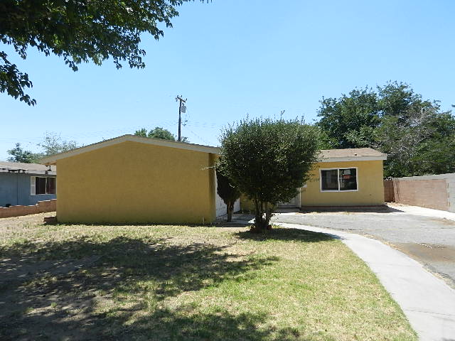  44623 4th Street East, Lancaster, CA photo