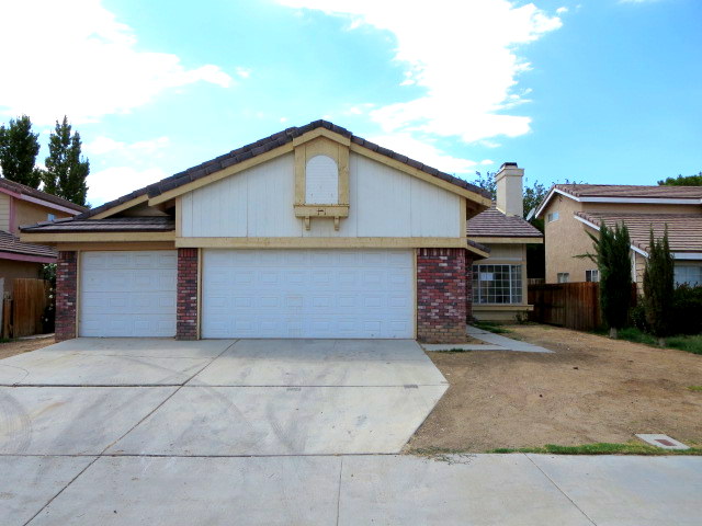  43763 27th Street E, Lancaster, CA photo