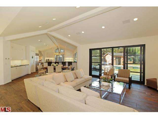  13459 Mulholland Dr, Beverly Hills, CA photo