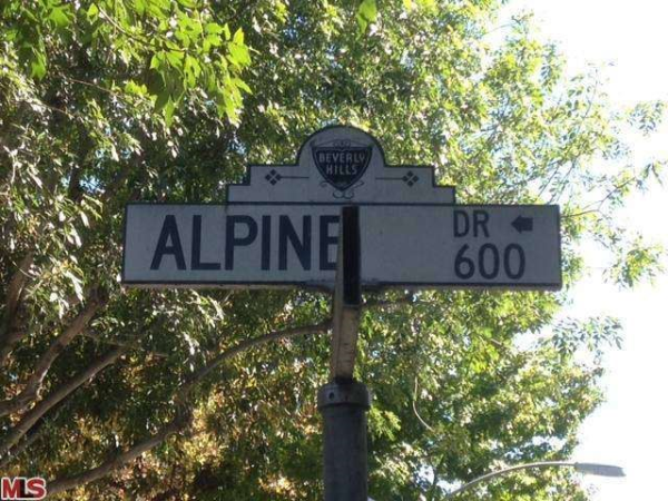  615 N Alpine Dr, Beverly Hills, CA photo