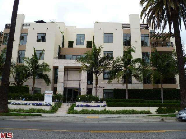  447 N Dohney Dr #402, Beverly Hills, CA photo
