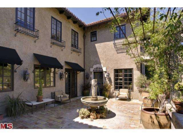 2670 Bowmont Dr, Beverly Hills, CA photo