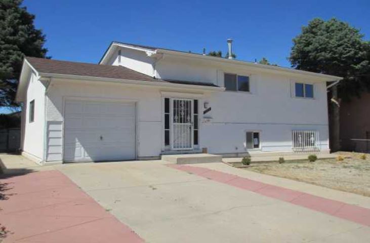  3725 Devonshire Ln, Pueblo, CO photo