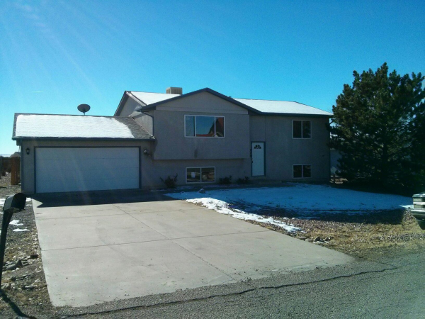  270 W Baldwyn Dr, Pueblo West, CO photo