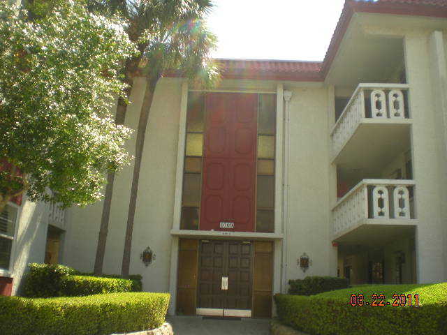  1009 Pearce Dr Unit 302, Clearwater, FL photo