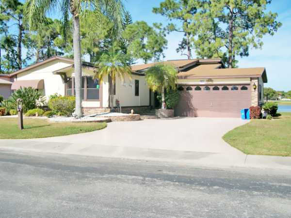  719 Via Del Sol, North Fort Myers, FL photo