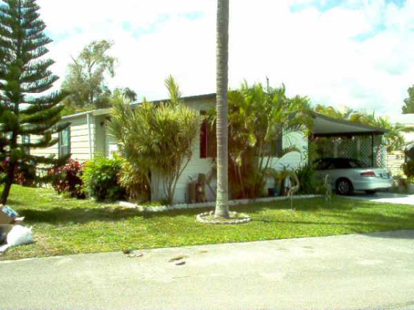  6113 Palm Harbour Dr, Lantana, FL photo