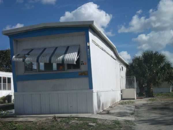  73 N Stuart Circle, Lake Worth, FL photo