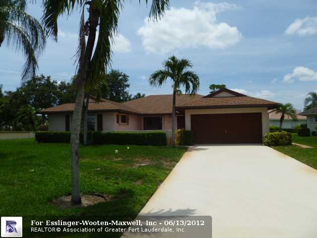  10708 S Greentrail Dr, Boynton Beach, FL photo