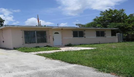  5415 Northwest 182nd Street, Miami Gardens, FL photo