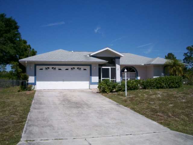  11267 Rabun Gap Dr, North Fort Myers, Florida  photo