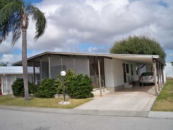  111 Sunset Cir, North Fort Myers, FL photo