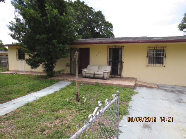  4765 Nw 191st Street, Miami Gardens, FL photo