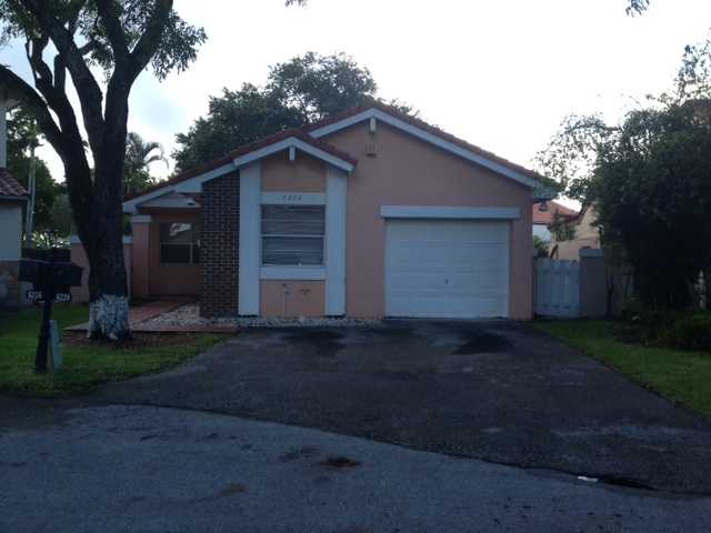  6220 NW 179 TE, Hialeah, Florida photo