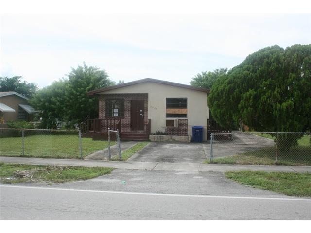  2920 Nw 211th St, Miami Gardens, Florida  photo