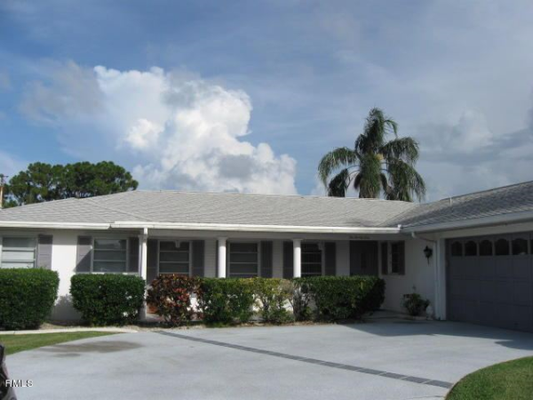  221 NE Olive Avenue, Port Saint Lucie, FL photo