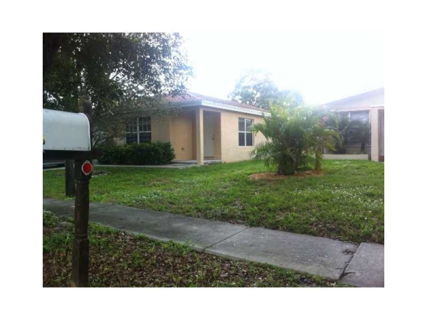  2320 DOUGLAS ST, Hollywood, Florida photo