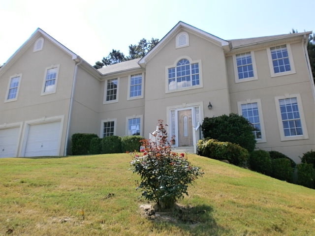  989 Carriage Trace Cir, Stone Mountain, GA photo