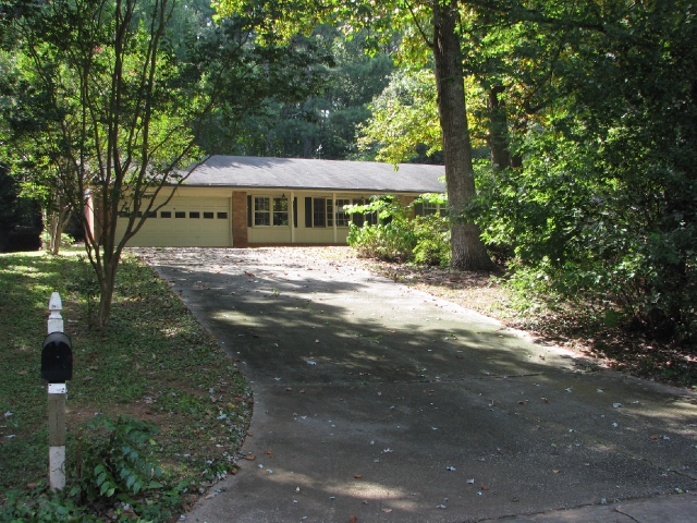  461 Beaumont Drive, Stone Mountain, GA photo