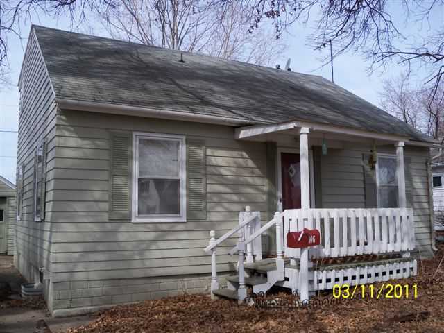  106 N Park Lane Dr, Knoxville, IA photo