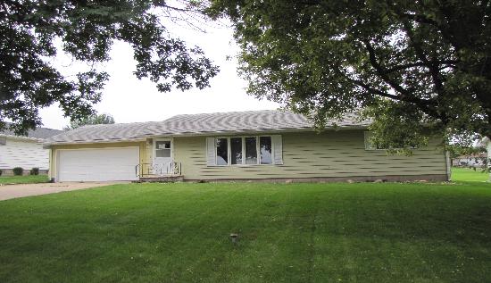  422 9th Ave, Clarence, IA photo