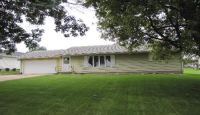 422 9th Ave, Clarence, IA 52216