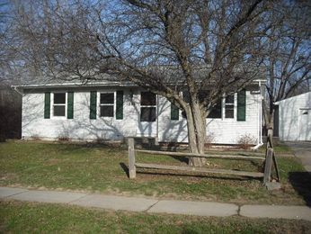  399 Dwight Dr, Marion, IA photo