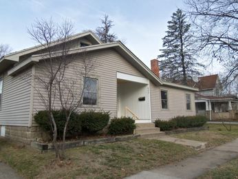  809 W Robinson St, Knoxville, IA photo