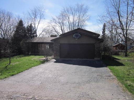 100 Lakewood Dr, Cary, IL photo
