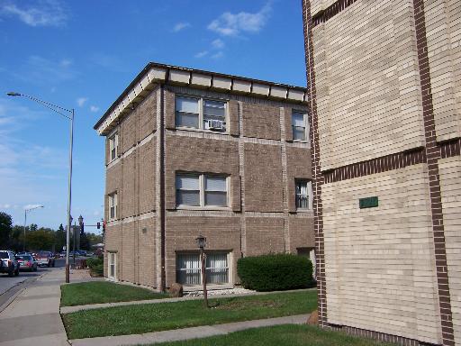  2221 S Desplaines Ave #201, North Riverside, IL photo
