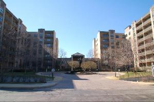  4545 W Touhy Ave #318, Lincolnwood, IL photo