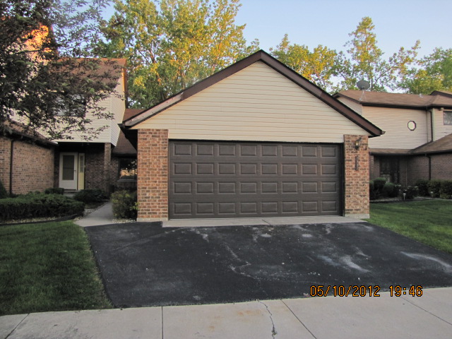  2557 Lake Shore Dr, Lynwood, IL photo