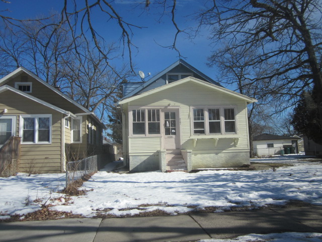  927 Linden Ave, Waukegan, IL photo