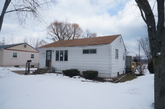  2837 N Pine St, Waukegan, Illinois  photo