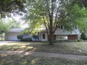 777 Dover Ct, Crystal Lake, IL photo