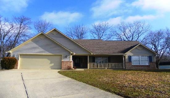  942 Eagle Brook Circle, Shelbyville, IN photo