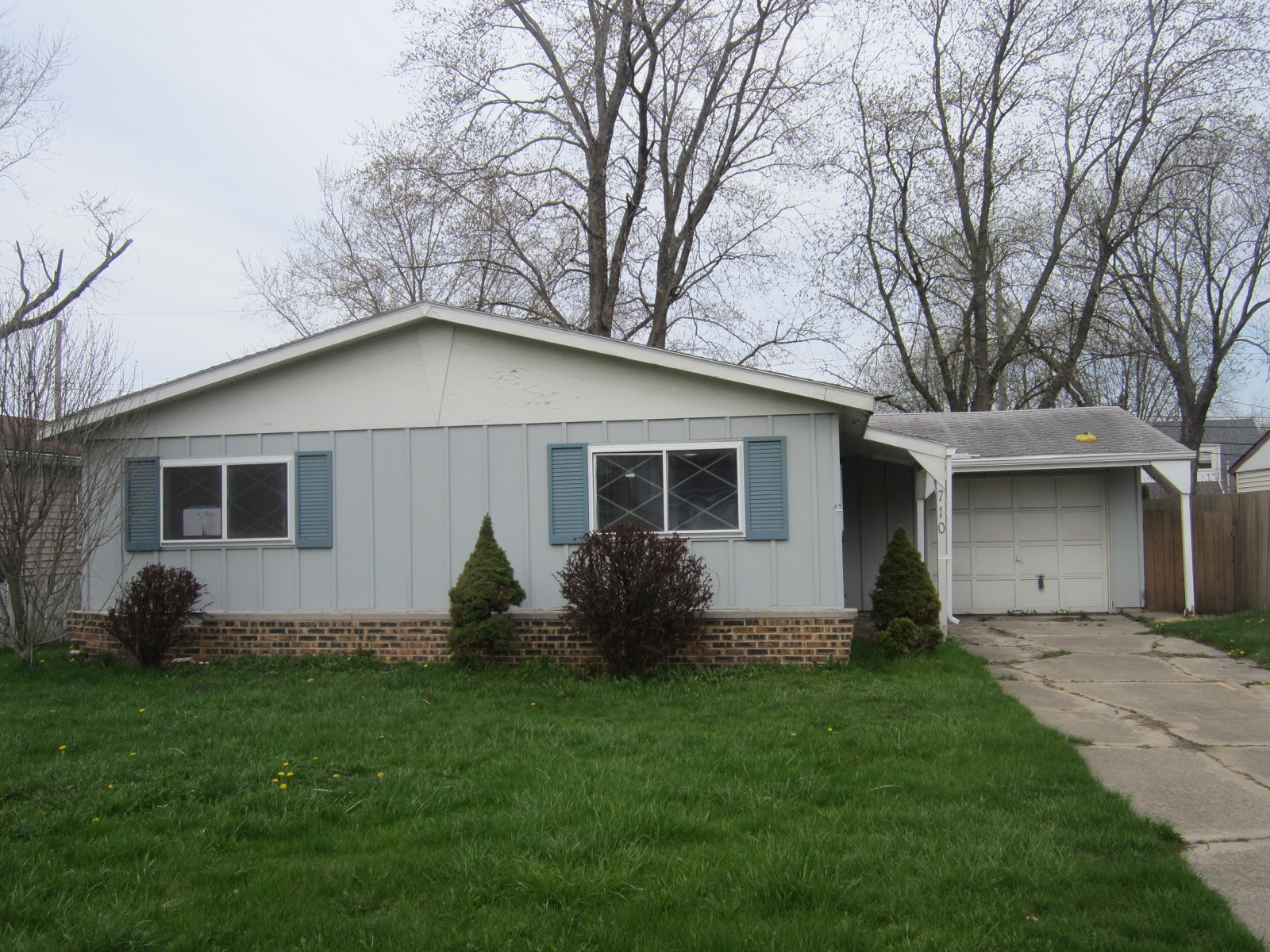  710 N Arbogast St, Griffith, IN photo