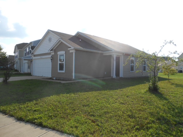  1642 Carriage Cir, Shelbyville, IN photo