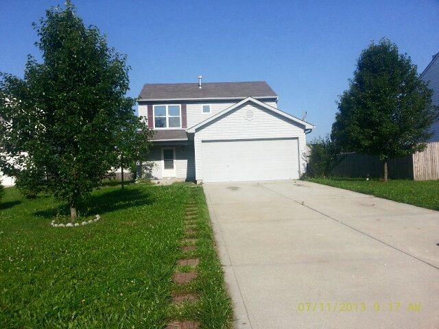  220 Woodstream Ct, Greenfield, IN photo