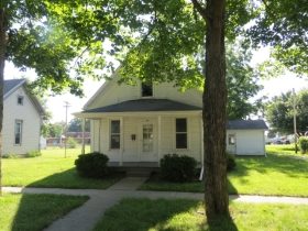  106 S Maple St, North Manchester, IN photo
