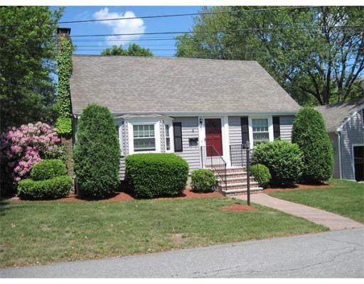 5 Brown St, Bedford, MA 01730
