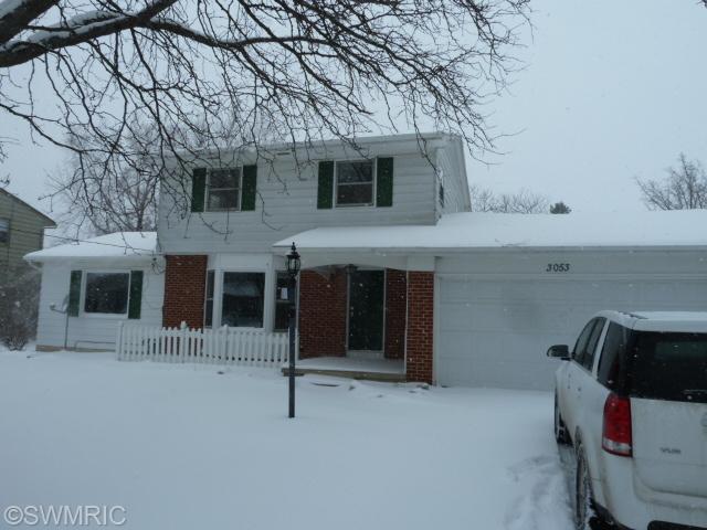  3053 Crisfield Dr Ne, Grand Rapids, Michigan  photo