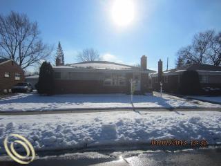  1576 Myrtle Ave, Madison Heights, Michigan  photo